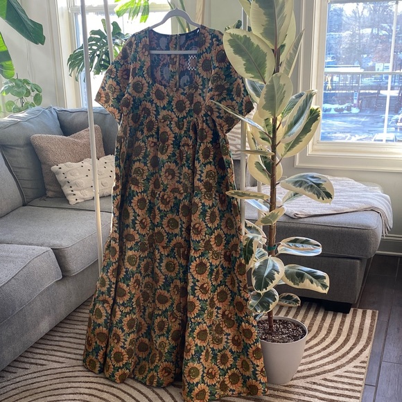 🚩 SOLD 🚩 Floral Sunflower Maxi Dress - Picture 5 of 5